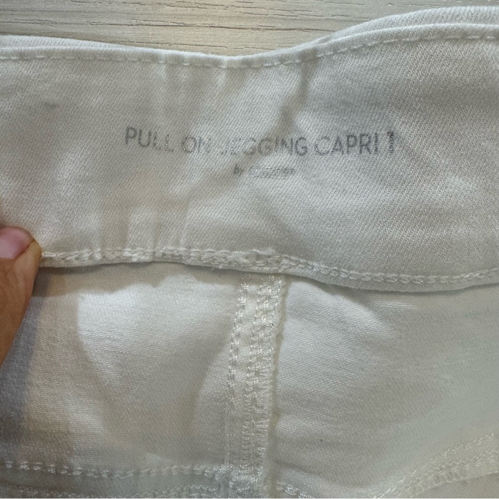 Chico's White Stretch Jegging Capris - Picture 3 of 7